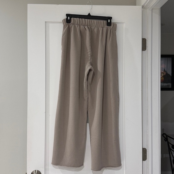 Aerie Street Trouser in Stone Harbor - Picture 10 of 14